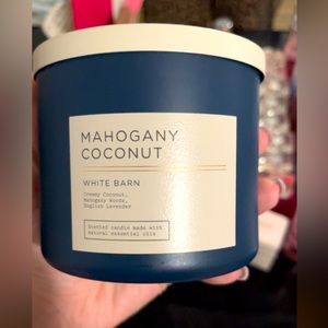 White barn Mahogany Coconut candle